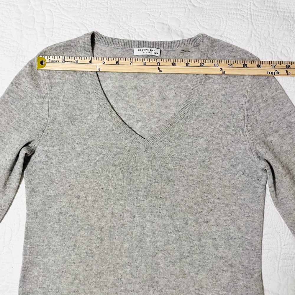 Equipment Femme Cecile 100% Cashmere V Neck Sweater Gray XS Quiet Luxury - Picture 10 of 14